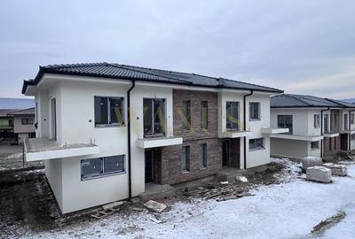 Duplex cu 4 camere cu Canalizare în Florești