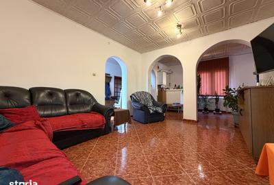 Casă cu 6 camere cu Teren 641 Mp în Central