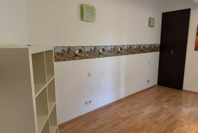 Apartament cu 3 camere decomandat în Domenii