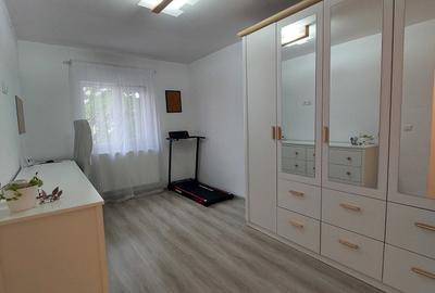 Apartament cu 3 camere semidecomandat în Bucureștii Noi