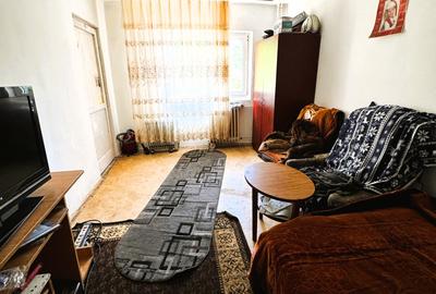 Apartament cu 2 camere decomandat în Podul de Fier