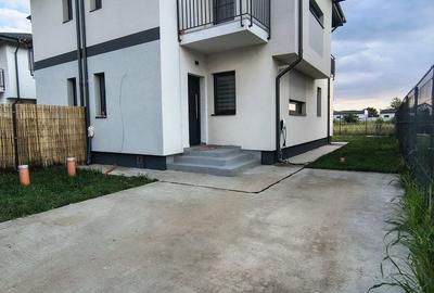 Casă cu 3 camere în Berceni