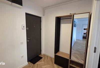 Apartament cu 3 camere semidecomandat în Splai Bahlui