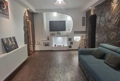 Apartament cu 3 camere semidecomandat în Central - 1