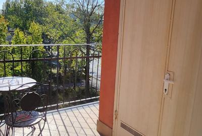 Apartament cu 3 camere semidecomandat, mobilat în Central - 25