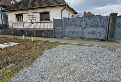 Casă individuală cu 4 camere cu Canalizare în Rontău