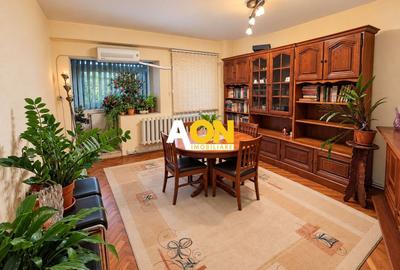 Apartament cu 4 camere decomandat în Central