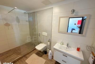 Apartament cu 3 camere semidecomandat în Griviței