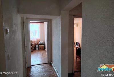 Apartament cu 3 camere decomandat în Piscu - 2