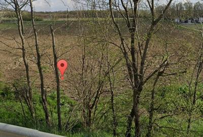Teren de 7500 mp, în Cernele