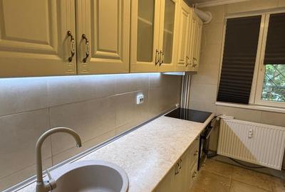 Apartament cu 3 camere decomandat, mobilat în Titan