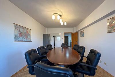 Apartament cu 3 camere decomandat, mobilat în P-ța Unirii