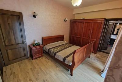 Apartament cu 3 camere semidecomandat, mobilat în Ultracentral