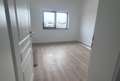 Casă cu 4 camere cu Teren 355 Mp în Vladimirescu