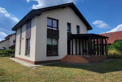 Casă cu 4 camere în Livezeni