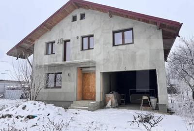 Casă cu 4 camere cu Teren 1000 Mp în Central
