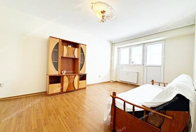 Apartament cu 2 camere decomandat în Micro 21
