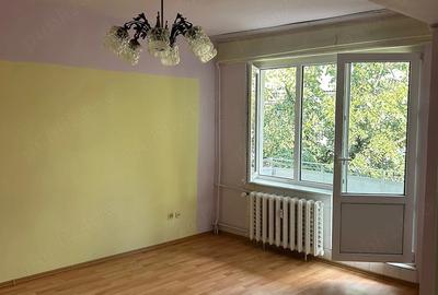 Apartament cu 3 camere decomandat în Iosia