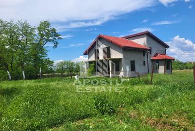 Casă individuală cu 8 camere cu Canalizare în Jebel - 1