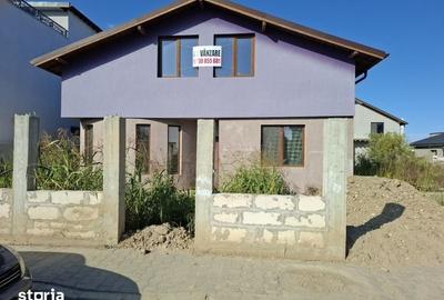 Casă cu 4 camere cu Teren 280 Mp în Central