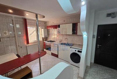 Apartament cu 3 camere decomandat în Filiași