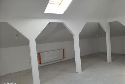 Casă cu 4 camere în Pipera