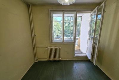 Apartament cu 4 camere semidecomandat în Drumul Taberei