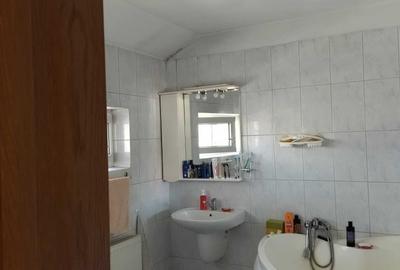 Apartament cu 3 camere semidecomandat în Exterior Vest