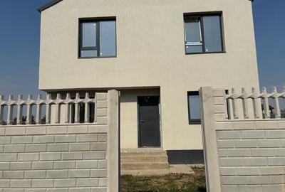 Casă cu 4 camere în Berceni