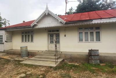 Casă cu 3 camere cu Teren 2500 Mp în Vutcani - 2