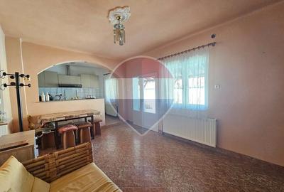 Casă cu 3 camere cu Teren 719 Mp în Central