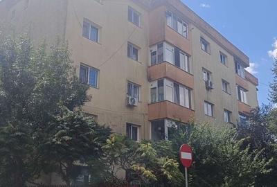 Apartament cu 3 camere decomandat în Sud