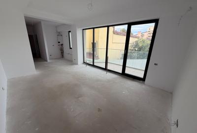 Apartament cu 2 camere semidecomandat în Decebal