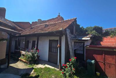 Casă cu 2 camere cu Teren 80 Mp în Central