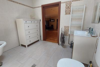 Apartament cu 8 camere decomandat, mobilat în Central - 9
