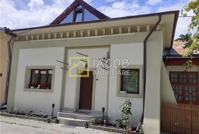 Duplex cu 4 camere cu Canalizare în Central - 1