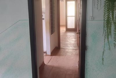 Apartament cu 3 camere semidecomandat în Central