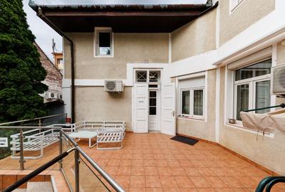 Casă individuală cu 7 camere cu Canalizare în Central - 44
