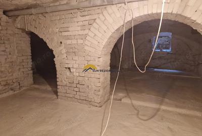 Apartament cu 6 camere, mobilat în Victoriei