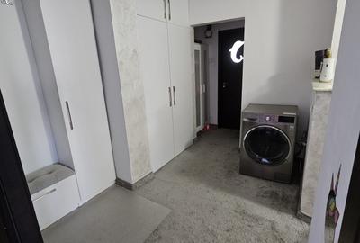 Apartament cu 2 camere decomandat în Trocadero
