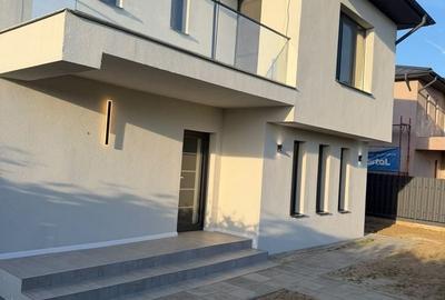 Casă cu 4 camere în Budești