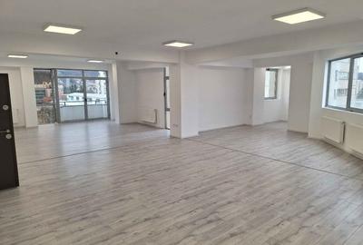 Apartament cu 3 camere decomandat în Centrul Civic - 1