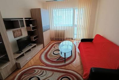 Apartament cu 2 camere semidecomandat în Podu Roș