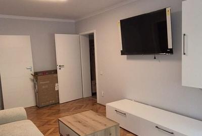 Apartament cu 3 camere semidecomandat în Central