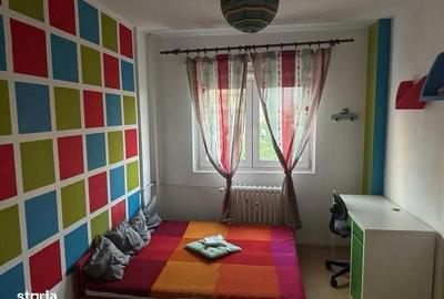 Apartament cu 3 camere semidecomandat în Timpuri Noi