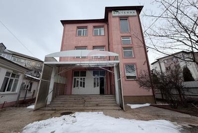 Spațiu comercial, de 1,200 mp, în Central - 4