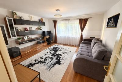 Apartament cu 3 camere semidecomandat, mobilat în Central