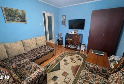 Apartament cu 2 camere decomandat în Petros