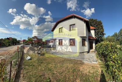 Casă individuală cu 4 camere cu Canalizare în Satulung