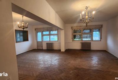 Apartament cu 4 camere în Centrul Civic